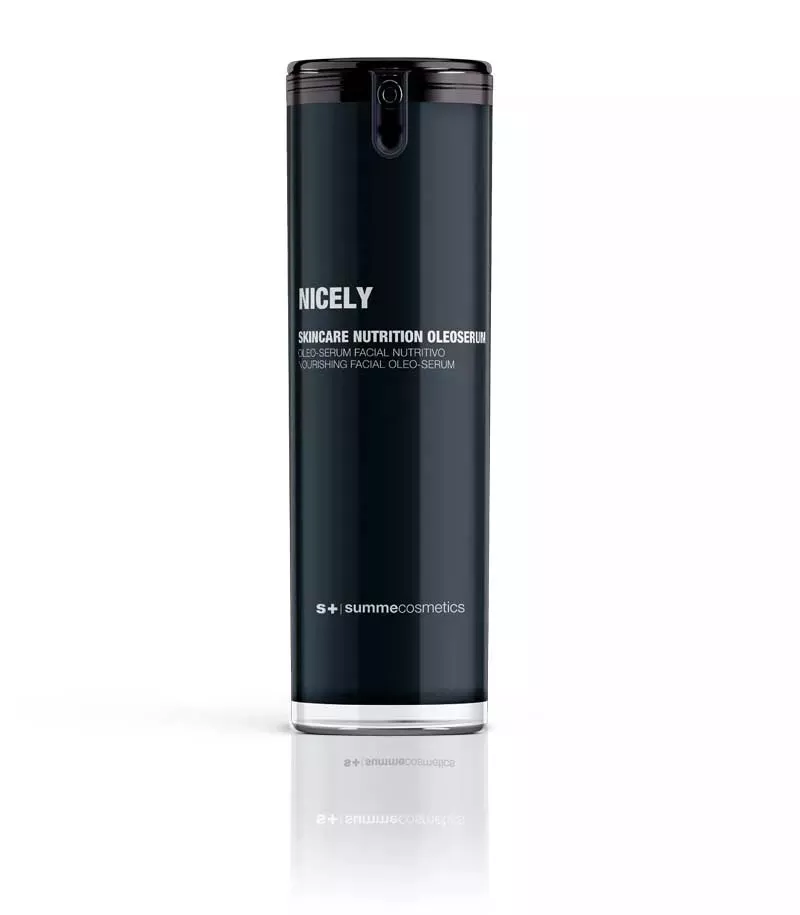 NICELY - Summecosmetics - Gel-Öl-Serum mit seidiger Konsistenz auf Haut aufgetragen.