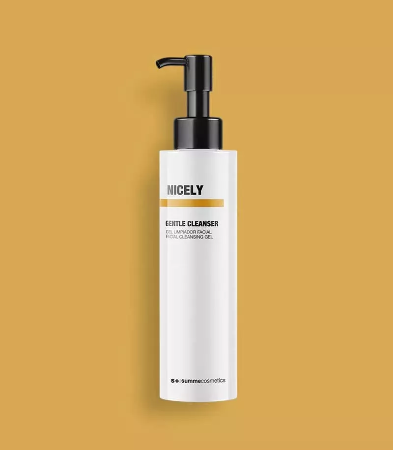 GENTLE CLEANSER ist ein sanftes Reinigungsgel zur gründlichen Entfernung von Unreinheiten und Make-up-Rückständen.