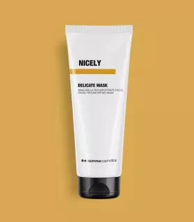 Beruhigende Gesichtsmaske, die der Haut essentielle Nährstoffe zuführt, um die Hautbarriere wiederherzustellen. Summecosmetics