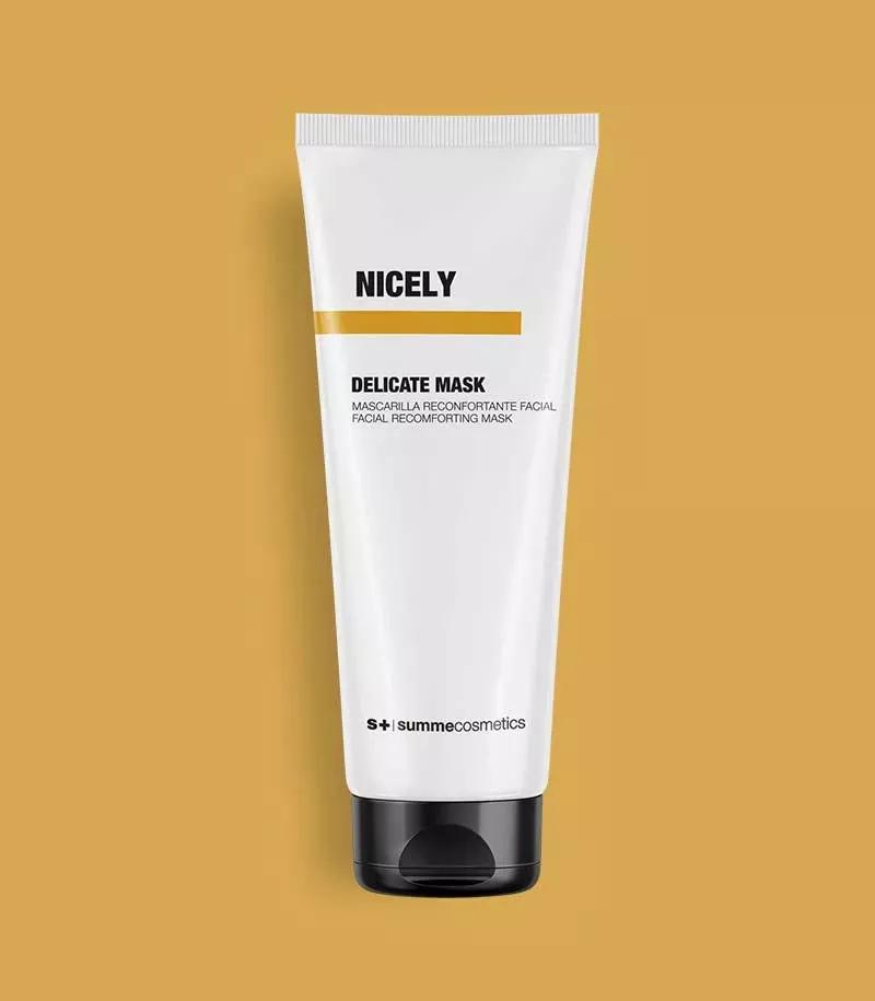 Beruhigende Gesichtsmaske, die der Haut essentielle Nährstoffe zuführt, um die Hautbarriere wiederherzustellen. Summecosmetics
