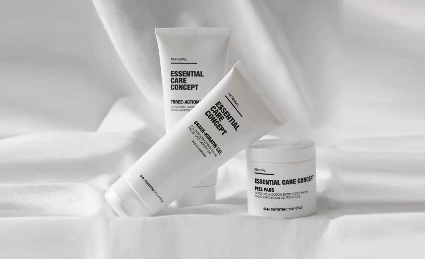 ESSENTIAL | Reinigung, Peeling & Hauterneuerung